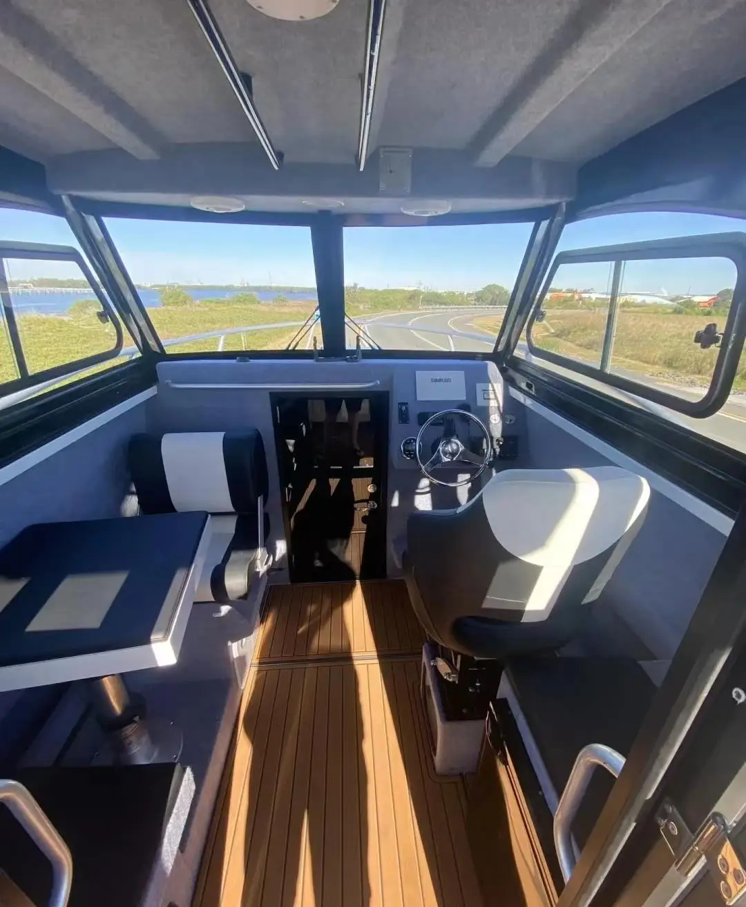 Luxury 24ft Aluminum High-Speed Cabin Fishing Sport Boat for Leisure & Adventure - Image 3