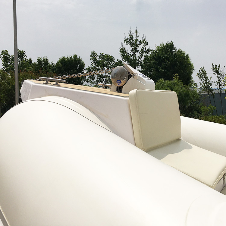 Premium 5.8m Fiberglass RIB Inflatable Boat, Center Console, 9-Passenger Capacity - Image 4